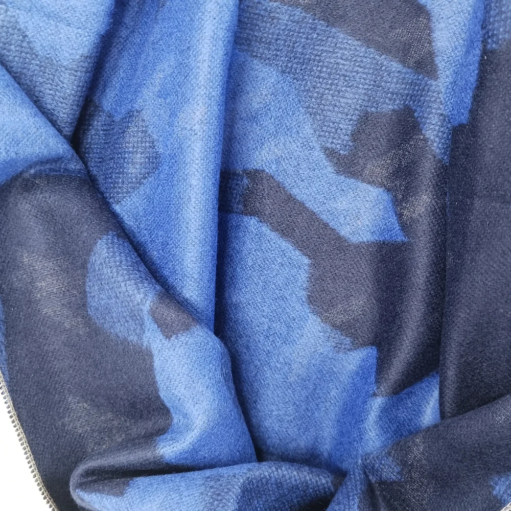 BODY GLOVE Midweight Soft Reversible Blue & Grey Houndstooth & Camouflage Scarf